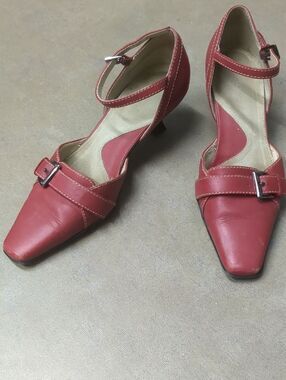Aerosoles Red Buckle Strap Low Heel Pumps Size 6